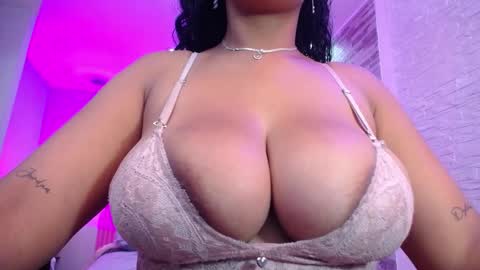 Snapshot of anyelaevansx chatting on February 1, 2:02 pm Anyela online show from February 1, 2:02 pm