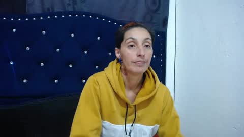 Snapshot of anyu_1306 chatting on December 24, 12:00 pm anyu online show from December 24, 12:00 pm