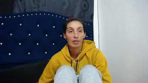 Snapshot of anyu_1306 chatting on January 11, 2:52 am anyu online show from January 11, 2:52 am