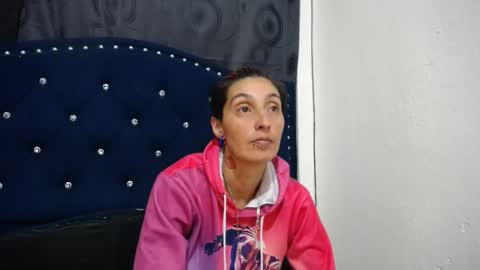 Snapshot of anyu_1306 chatting on January 12, 5:13 am anyu online show from January 12, 5:13 am