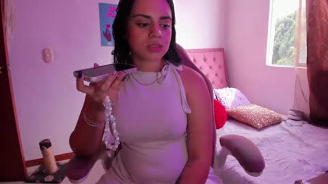Sara Model Independent online show from February 6, 9:06 pm