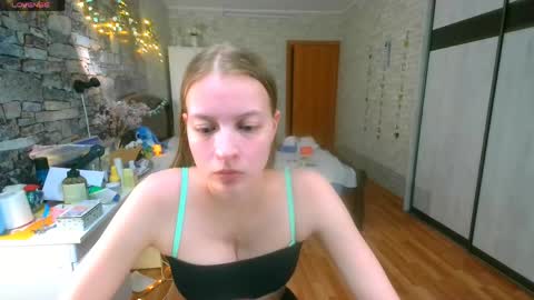 Snapshot of aphrodite_wow_ chatting on May 22, 3:17 pm Aphrodite online show from May 22, 3:17 pm