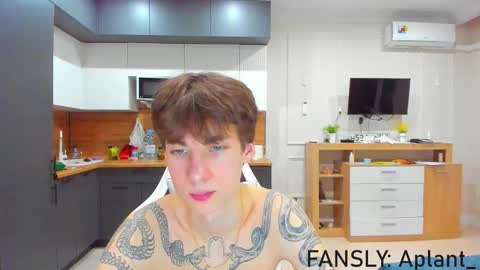 Snapshot of aplant_ chatting on March 26, 7:08 pm aplant_ online show from March 26, 7:08 pm