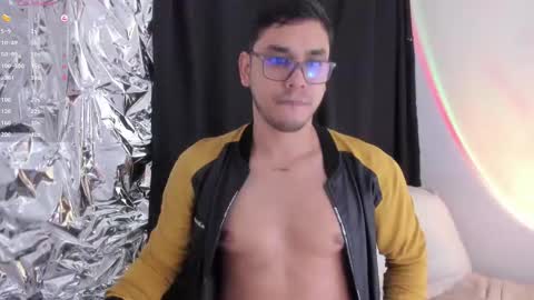 Snapshot of apolo_jake chatting on September 30, 3:00 am Luca. online show from September 30, 3:00 am