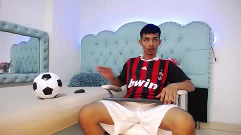 Snapshot of apolo_richards chatting on February 7, 8:01 pm Apolo Richards online show from February 7, 8:01 pm