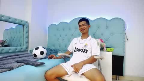 Snapshot of apolo_richards chatting on February 10, 8:46 pm Apolo Richards online show from February 10, 8:46 pm