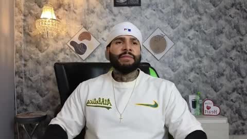 Snapshot of apolo_ryder chatting on April 6, 10:11 pm APOLO online show from April 6, 10:11 pm