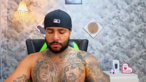 Snapshot of apolo_ryder chatting on April 8, 12:10 am APOLO online show from April 8, 12:10 am