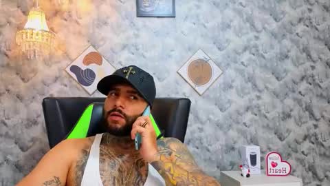 Snapshot of apolo_ryder chatting on April 9, 12:10 am APOLO online show from April 9, 12:10 am