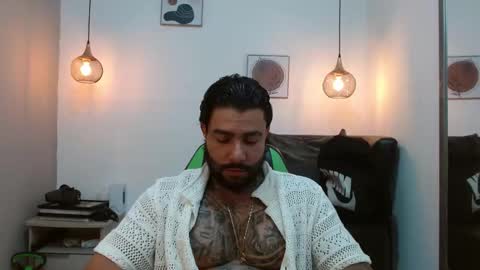 Snapshot of apolo_ryder chatting on April 25, 1:52 am APOLO online show from April 25, 1:52 am