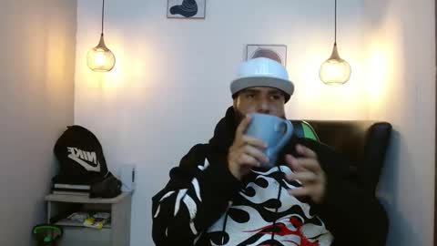 Snapshot of apolo_ryder chatting on May 2, 10:26 pm APOLO online show from May 2, 10:26 pm