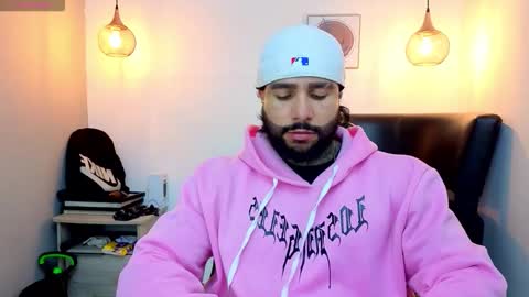 Snapshot of apolo_ryder chatting on May 4, 10:39 pm APOLO online show from May 4, 10:39 pm