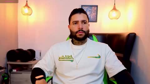 Snapshot of apolo_ryder chatting on May 11, 10:18 pm APOLO online show from May 11, 10:18 pm
