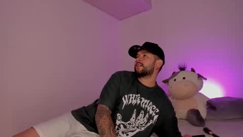 Snapshot of apolorising_ chatting on September 17, 4:03 am Lola Apolo online show from September 17, 4:03 am