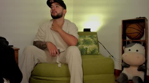 Snapshot of apolorising_ chatting on October 6, 1:47 am Lola Apolo online show from October 6, 1:47 am