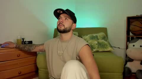 Snapshot of apolorising_ chatting on October 6, 10:40 pm Lola Apolo online show from October 6, 10:40 pm