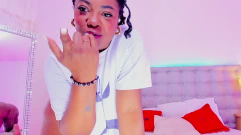 Snapshot of apotheosicass chatting on February 2, 5:59 pm KARLA  online show from February 2, 5:59 pm