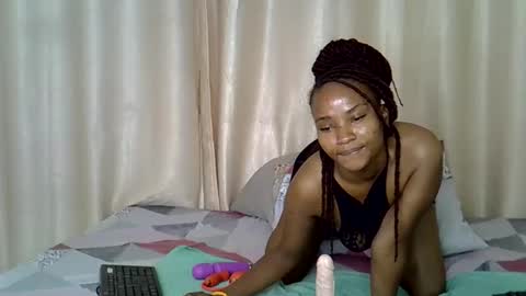 Snapshot of apple_queen24 chatting on February 16, 10:50 pm Apple queen online show from February 16, 10:50 pm