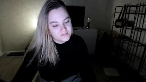 appleyummybuns online show from November 3, 11:15 pm