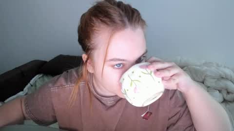 Snapshot of appleyummybuns chatting on June 6, 11:37 am appleyummybuns online show from June 6, 11:37 am