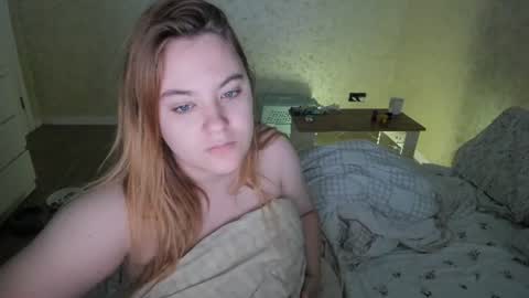 Snapshot of appleyummybuns chatting on July 16, 3:23 am appleyummybuns online show from July 16, 3:23 am