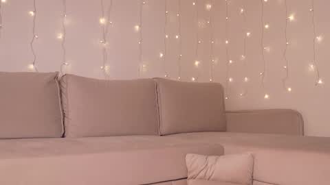 Snapshot of appr0ved_ chatting on February 15, 3:31 pm REYNA next stream is 11h of Feb online show from February 15, 3:31 pm