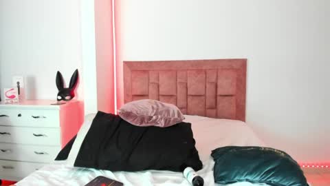 Snapshot of april_collinsxx chatting on May 15, 11:12 pm april collinsxx online show from May 15, 11:12 pm
