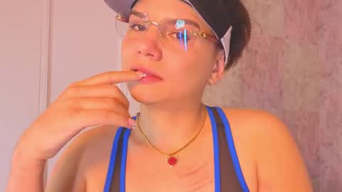 Isabella online show from June 22, 8:50 pm