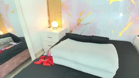 aprillross online show from February 14, 12:13 pm