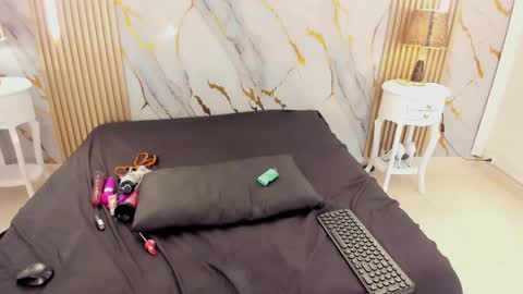 aprillross online show from April 1, 1:41 pm