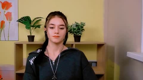 Snapshot of aprillswift_ chatting on December 21, 12:42 am Aprill online show from December 21, 12:42 am