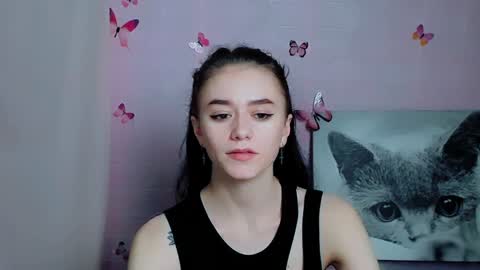 Snapshot of aprillswift_ chatting on December 22, 3:33 am Aprill online show from December 22, 3:33 am