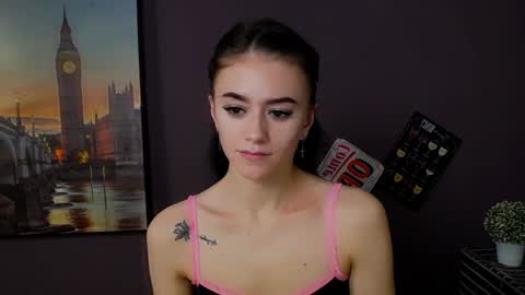 Snapshot of aprillswift_ chatting on February 4, 7:22 pm Aprill online show from February 4, 7:22 pm