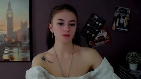 Snapshot of aprillswift_ chatting on February 10, 3:21 pm Aprill online show from February 10, 3:21 pm