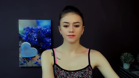 Snapshot of aprillswift_ chatting on February 25, 4:00 pm Aprill online show from February 25, 4:00 pm