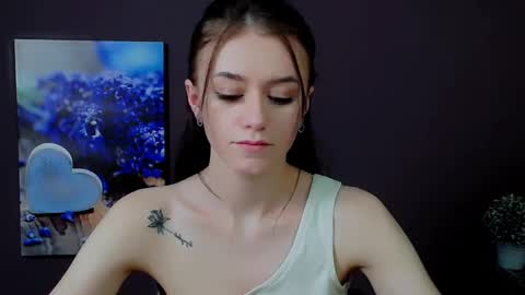 Snapshot of aprillswift_ chatting on February 26, 7:16 pm Aprill online show from February 26, 7:16 pm