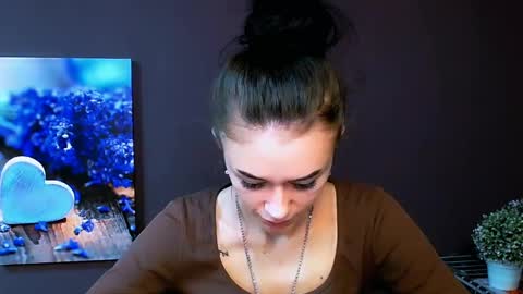 Snapshot of aprillswift_ chatting on March 9, 5:39 pm Aprill online show from March 9, 5:39 pm