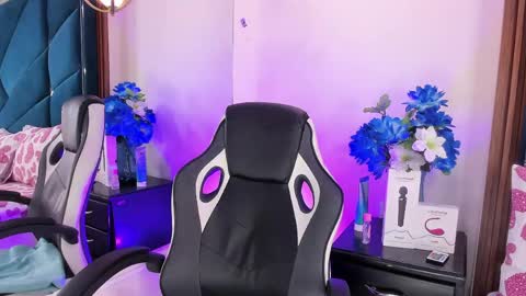 aprilmiiller online show from May 22, 1:06 pm