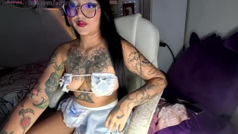 Snapshot of apurple_tulip chatting on June 9, 1:17 am online show from June 9, 1:17 am