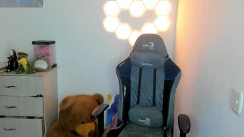 Snapshot of aqua_emilly chatting on October 23, 11:03 pm aqua emilly online show from October 23, 11:03 pm