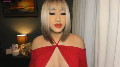 Snapshot of aqueenofcumxx chatting on December 9, 12:12 am Alicia online show from December 9, 12:12 am