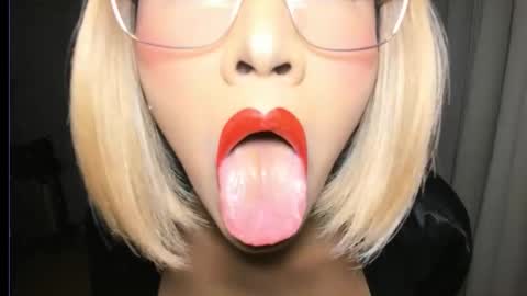 Snapshot of aqueenofcumxx chatting on October 12, 5:12 pm Alicia online show from October 12, 5:12 pm