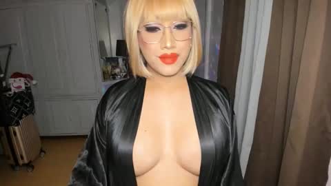 Alicia online show from December 13, 9:31 pm