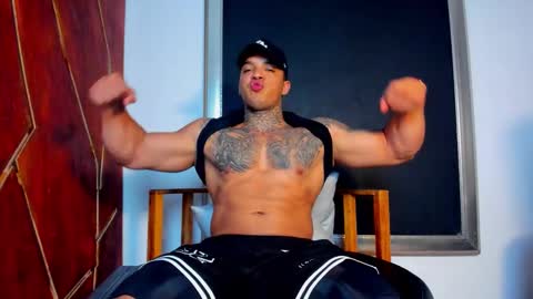 AquilesElpapi online show from November 1, 2:24 am