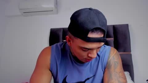 Snapshot of aquiles_elpapi chatting on June 20, 5:49 pm AquilesElpapi online show from June 20, 5:49 pm