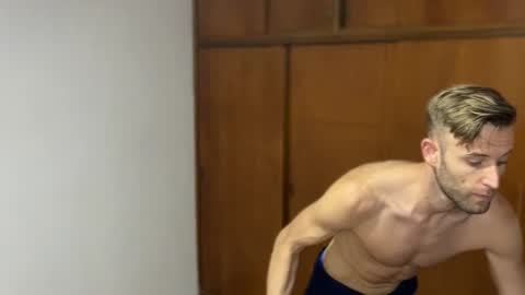 Snapshot of aquilesmade chatting on December 18, 2:38 pm Aquilesmade online show from December 18, 2:38 pm