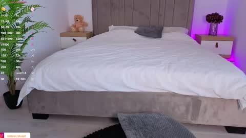 IsaBella online show from December 15, 9:46 am