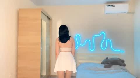 Emi online show from March 18, 3:48 pm