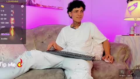 Snapshot of arceluuz chatting on February 22, 8:42 pm Arceluz online show from February 22, 8:42 pm