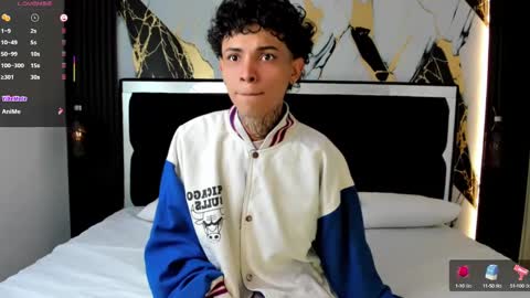 Snapshot of arceluuz chatting on February 23, 8:11 pm Arceluz online show from February 23, 8:11 pm